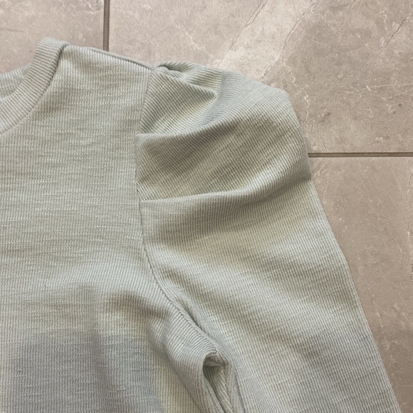 NWOT Puff Shoulder Long Sleeve Green Sweater - Picture 3 of 9